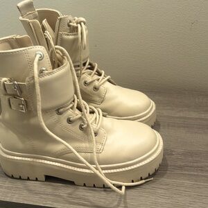 Youth boots